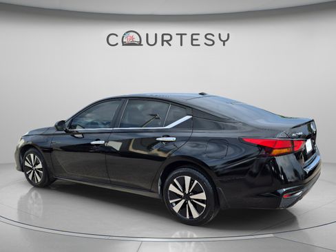 Certified 2022 Nissan Altima 2.5 SV AWD/4WD image 5