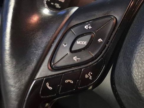 Used 2018 Toyota C-HR XLE FWD image 14