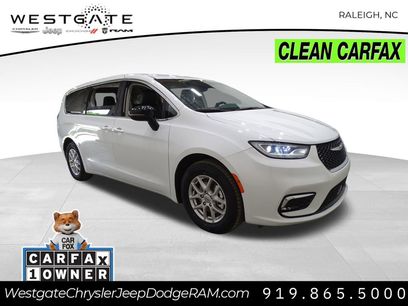 Used 2024 Chrysler Pacifica Touring-L