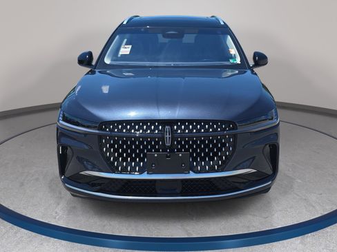 Used 2024 Lincoln Nautilus Reserve w/ Equipment Group 203A AWD/4WD image 2