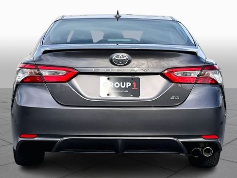 Used 2019 Toyota Camry SE image 4