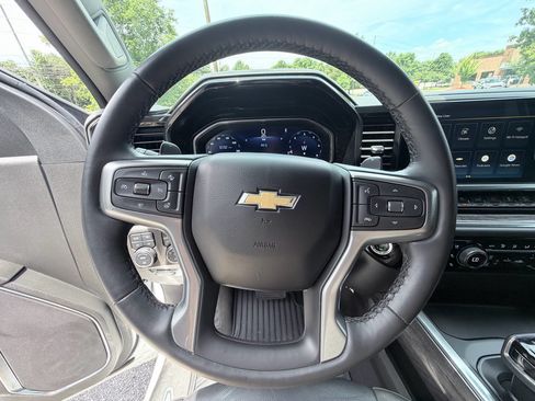 Used 2023 Chevrolet Silverado 1500 LTZ w/ LTZ Convenience Package II AWD/4WD image 13