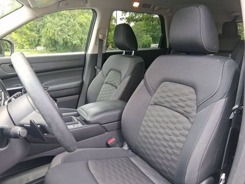 Used 2024 Nissan Pathfinder S FWD image 11