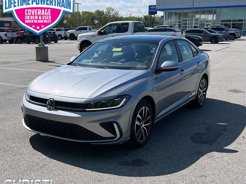 Used 2025 Volkswagen Jetta SE FWD image 1