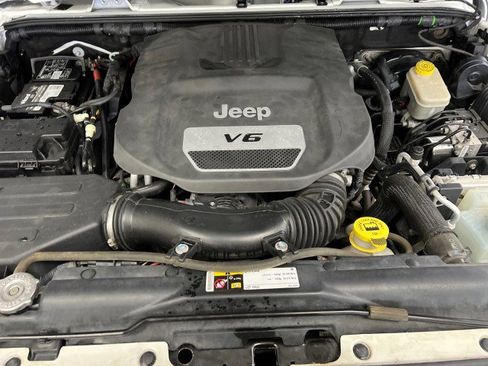 Used 2015 Jeep Wrangler Rubicon w/ Power Convenience Group image 7