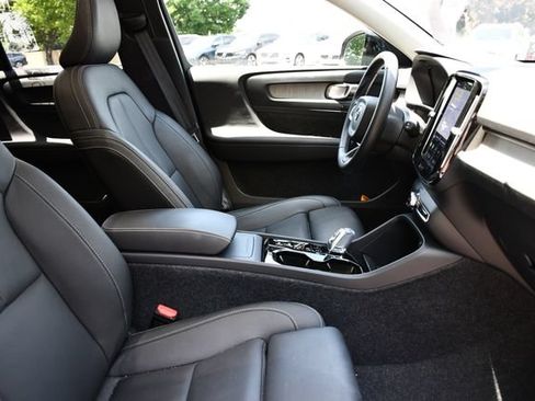 Certified 2026 Volvo XC40 B5 Plus AWD/4WD image 29