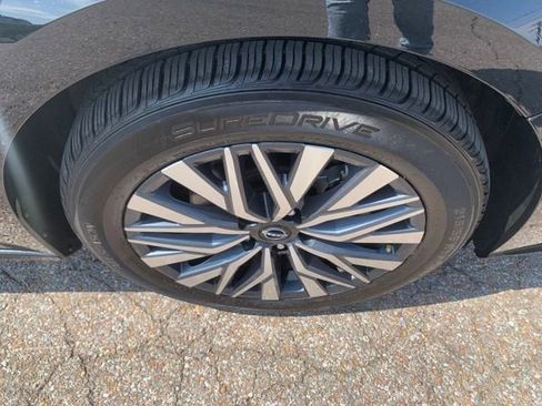 Used 2025 Nissan Altima 2.5 SV FWD image 10