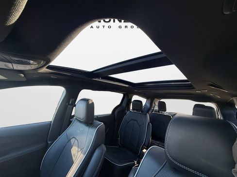 New 2026 Chrysler Pacifica Limited w/ S Appearance Package image 30