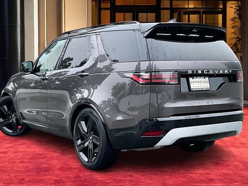 Used 2024 Land Rover Discovery Metropolitan Edition image 9