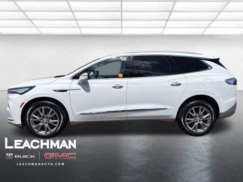 Used 2022 Buick Enclave Essence w/ Experience Buick Package FWD image 7