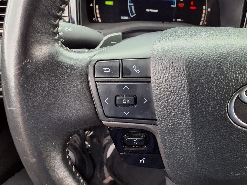 Used 2025 Toyota Camry SE FWD image 13