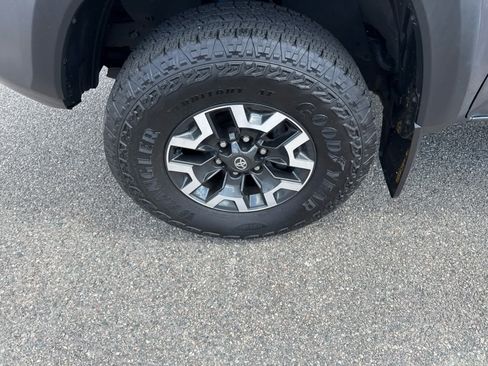Used 2023 Toyota Tacoma TRD Off-Road AWD/4WD image 9
