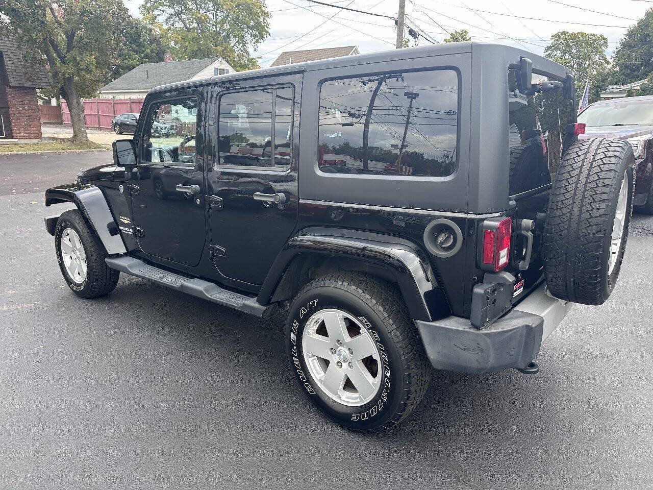 Used 2012 Jeep Wrangler Unlimited Sahara AWD/4WD image 6