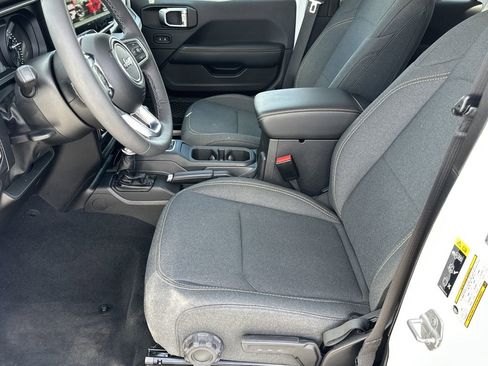 Used 2025 Jeep Wrangler Unlimited Sahara image 14