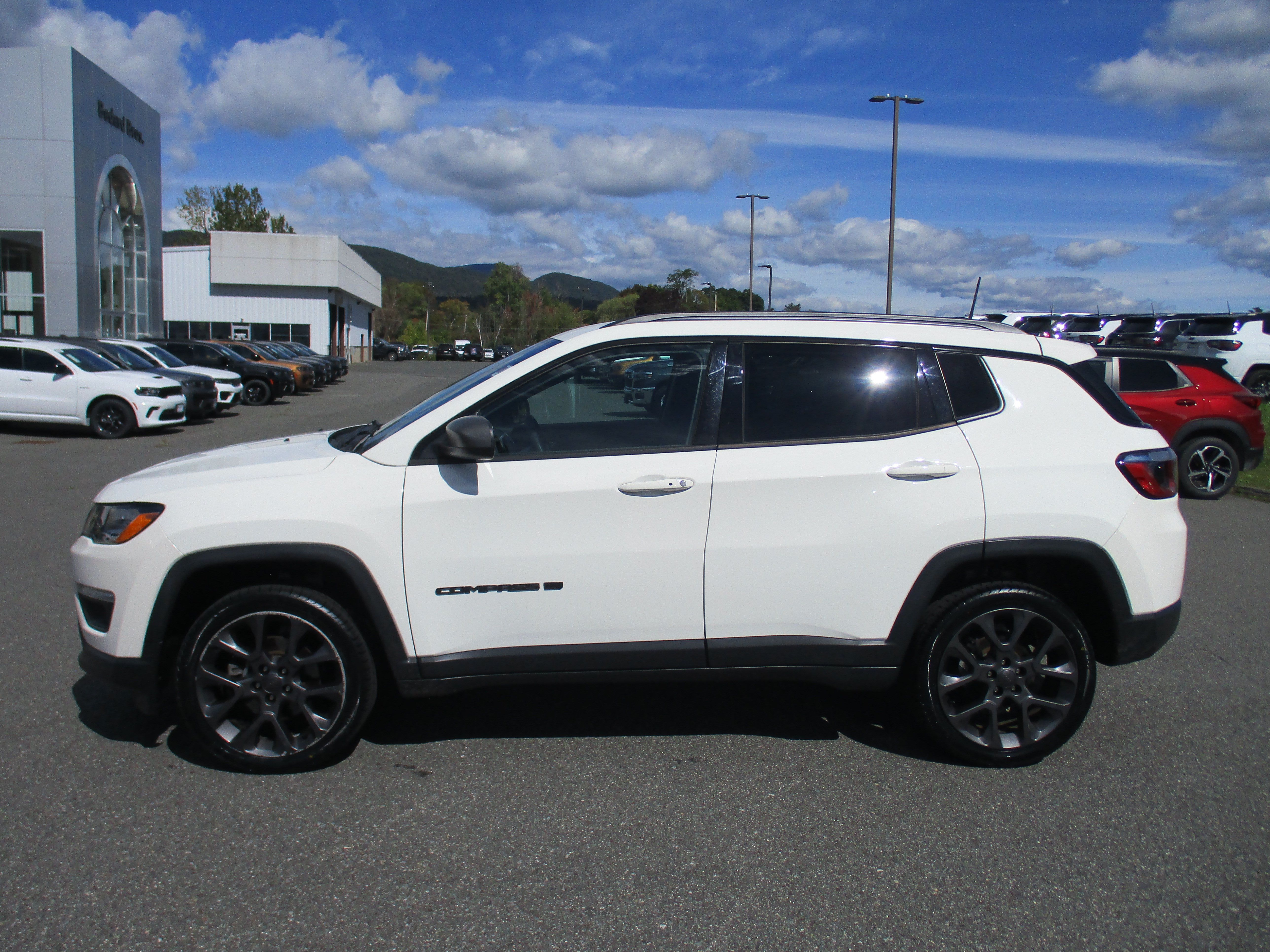 Used 2021 Jeep Compass Latitude AWD/4WD image 8