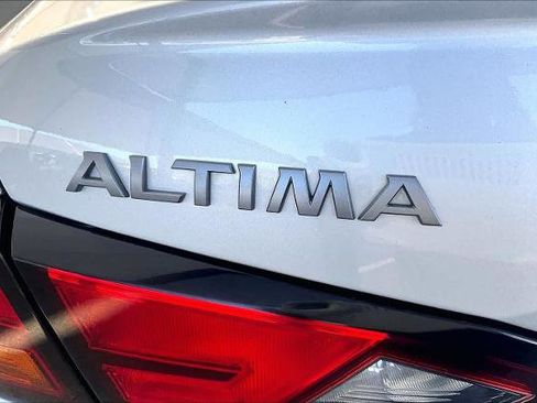 Certified 2023 Nissan Altima 2.5 SR image 9