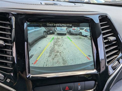 Used 2022 Jeep Cherokee Limited image 16