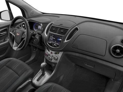 Used 2016 Chevrolet Trax LT w/ LT Sun and Sound Package AWD/4WD image 19
