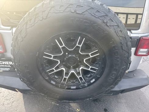 Used 2018 Jeep Wrangler Unlimited Sahara image 28