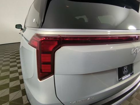 Used 2025 Kia Carnival EX FWD image 33