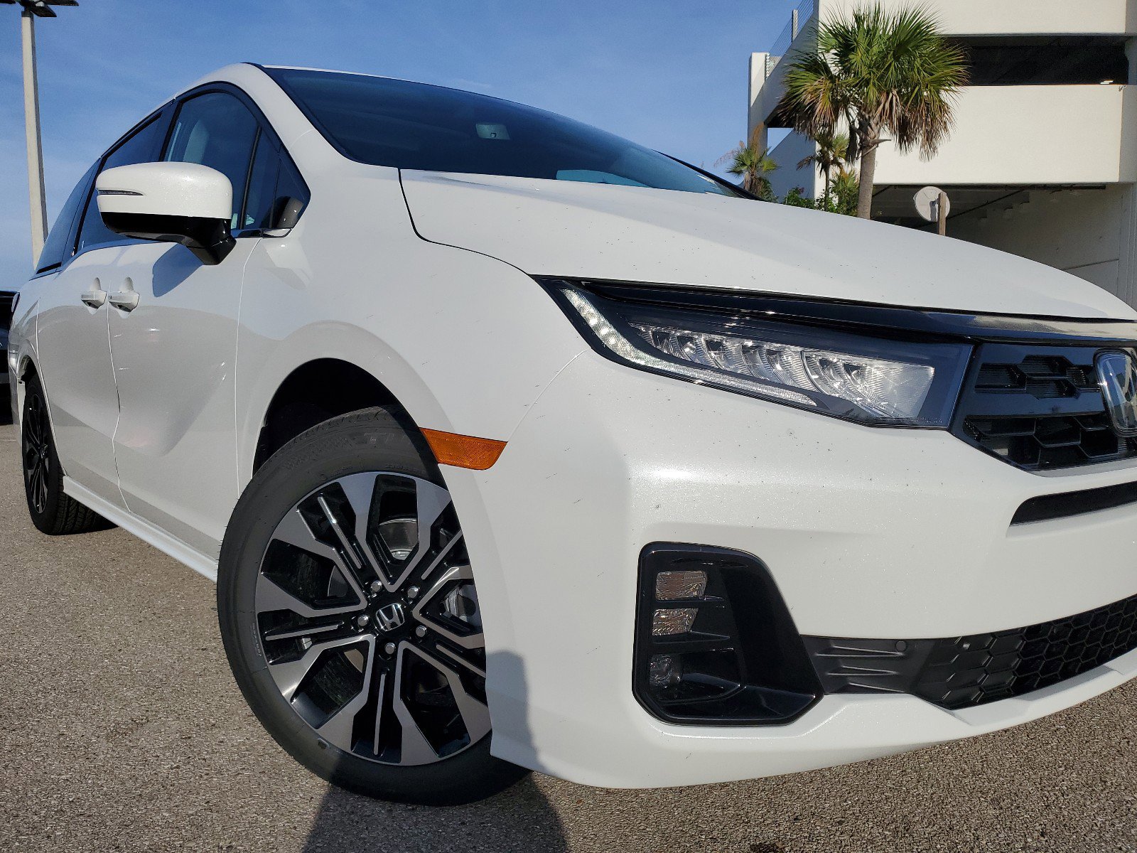 New 2026 Honda Odyssey Elite image 2