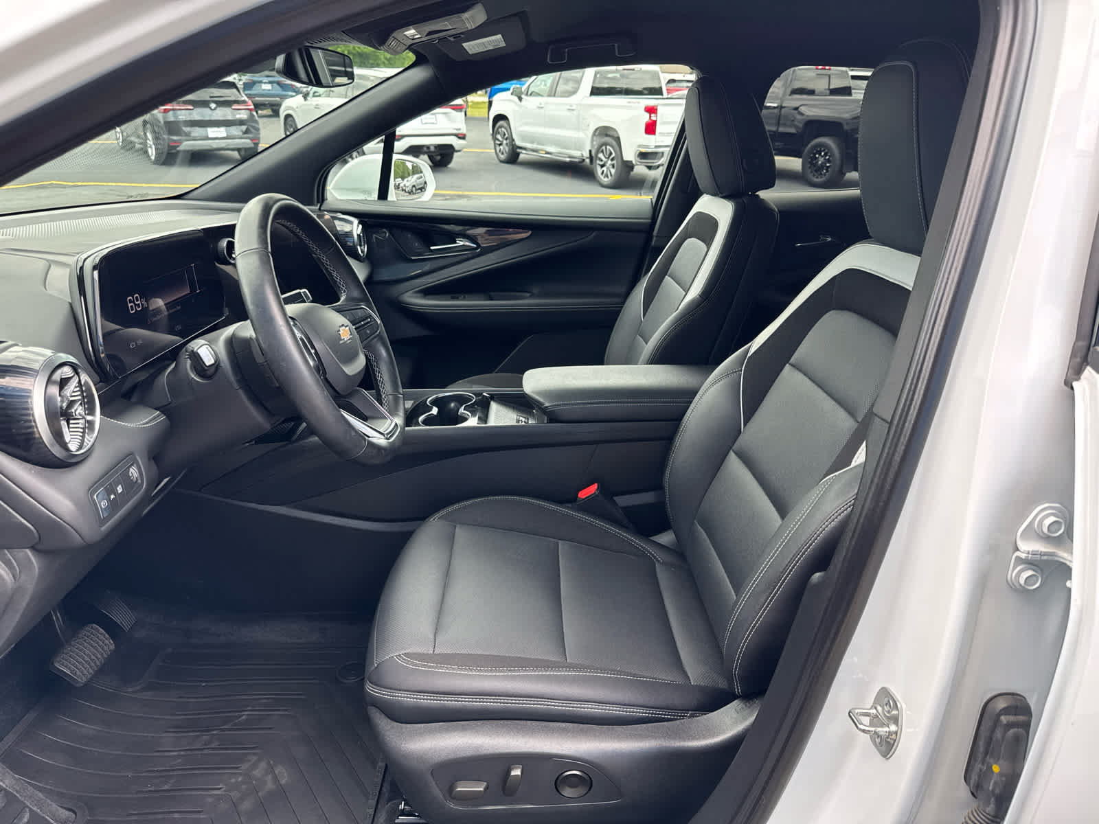 Used 2024 Chevrolet Blazer EV LT AWD/4WD image 19