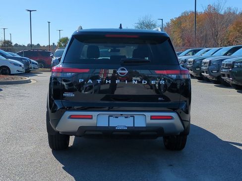 New 2025 Nissan Pathfinder SL image 5