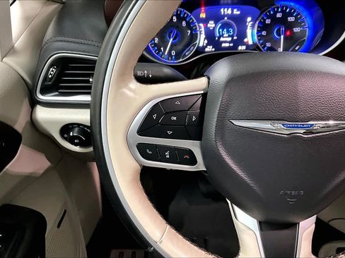 Used 2017 Chrysler Pacifica Limited image 23