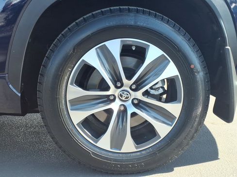 Used 2023 Toyota Highlander XLE FWD image 9