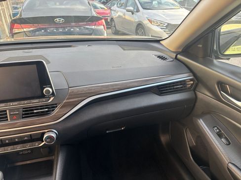 Used 2025 Nissan Altima 2.5 SV image 35