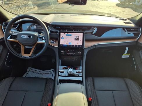 New 2025 Jeep Grand Cherokee Summit image 9