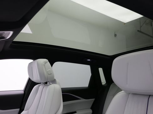 Used 2024 Cadillac Lyriq Luxury RWD image 25