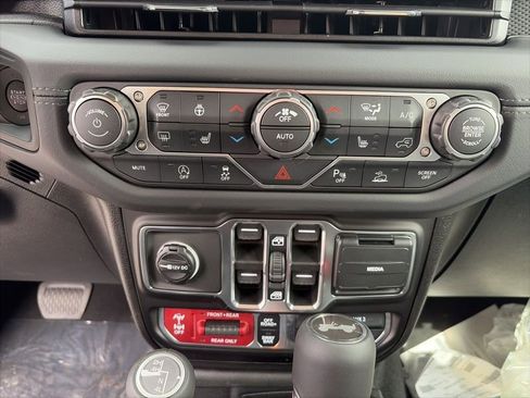 New 2026 Jeep Wrangler Rubicon w/ Whitecap Package image 29