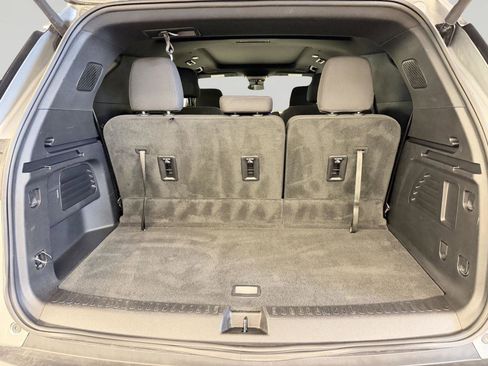 Used 2025 Chevrolet Traverse LT w/ Sun and Wheel Package AWD/4WD image 12