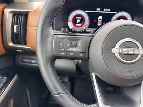 Used 2024 Nissan Pathfinder Platinum image 17