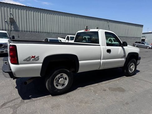 Used 2006 Chevrolet Silverado 2500 W/T w/ Heavy-Duty Power Package AWD/4WD image 9