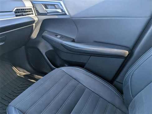 Used 2024 Mitsubishi Outlander FWD image 17