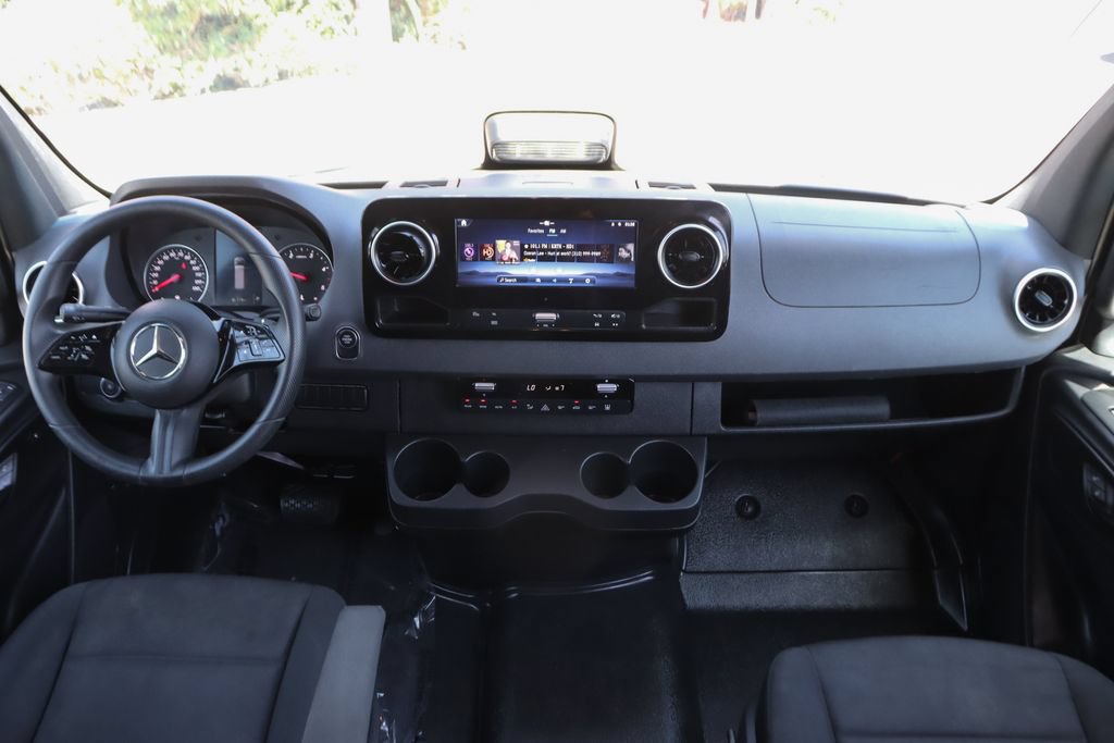 Used 2025 Mercedes-Benz Sprinter 2500 image 33