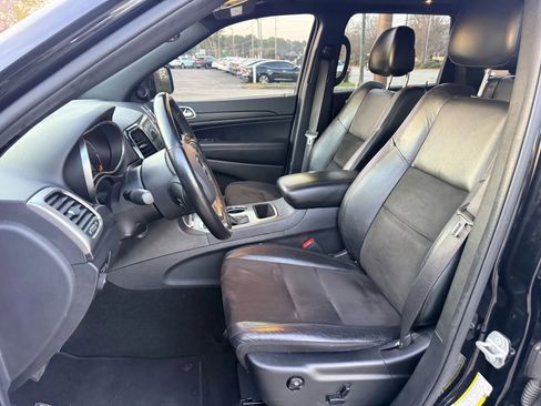 Used 2020 Jeep Grand Cherokee Altitude image 3