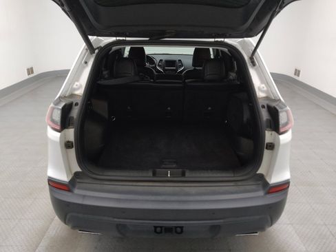 Used 2019 Jeep Cherokee Latitude Plus AWD/4WD image 29
