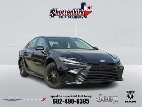 Used 2025 Toyota Camry LE image 1