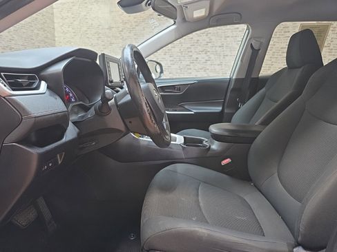 Used 2021 Toyota RAV4 LE image 22