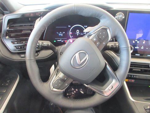Used 2026 Lexus TX 500h AWD image 41