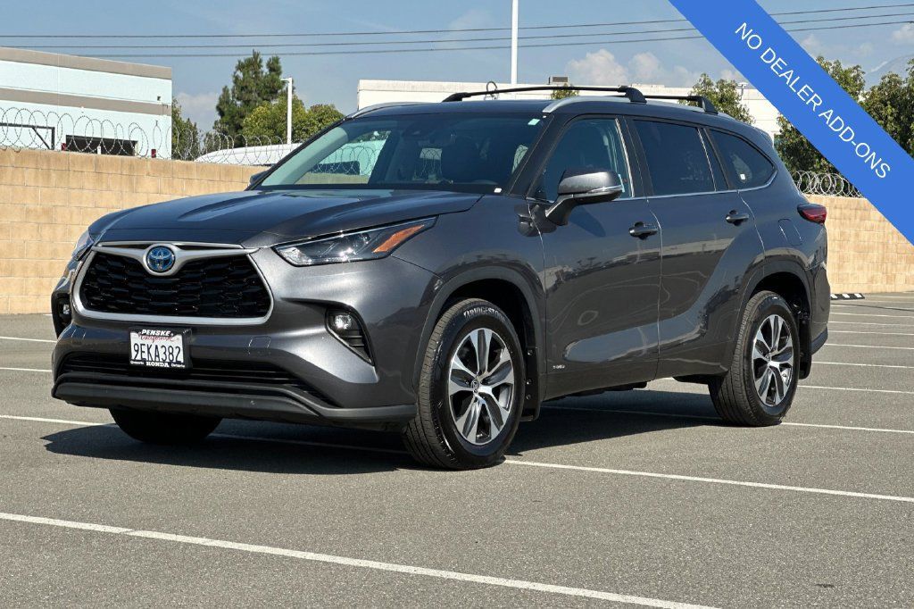 Used 2023 Toyota Highlander XLE AWD/4WD image 8