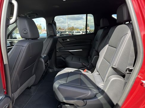 New 2026 Chevrolet Traverse LT image 11