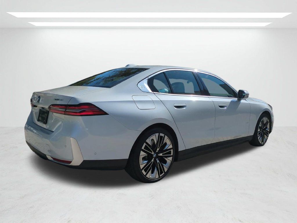 New 2026 BMW i5 eDrive40 w/ Premium Package AWD/4WD image 4