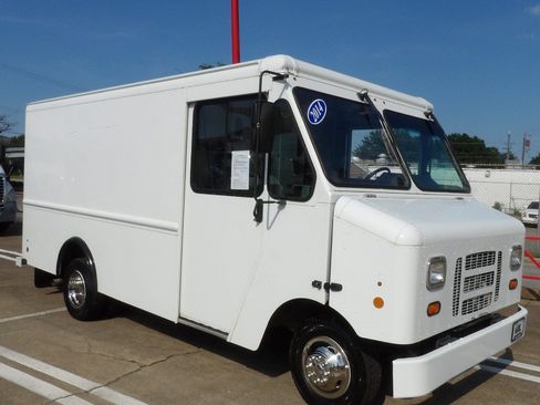 Used 2014 Ford E-350 and Econoline 350 Super Duty w/ A/C Prep Package RWD image 1