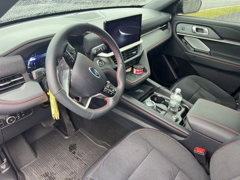 Used 2025 Ford Explorer ST image 7
