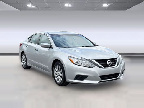 Used 2018 Nissan Altima 2.5 S w/ S Convenience Package FWD image 6