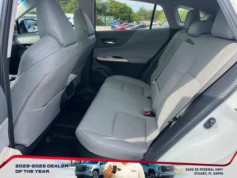 Used 2023 Toyota Venza Limited image 14
